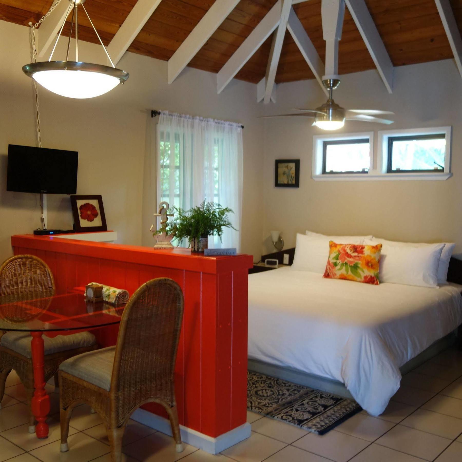 South Fleetwood Grace Bay Hotell Exteriör bild